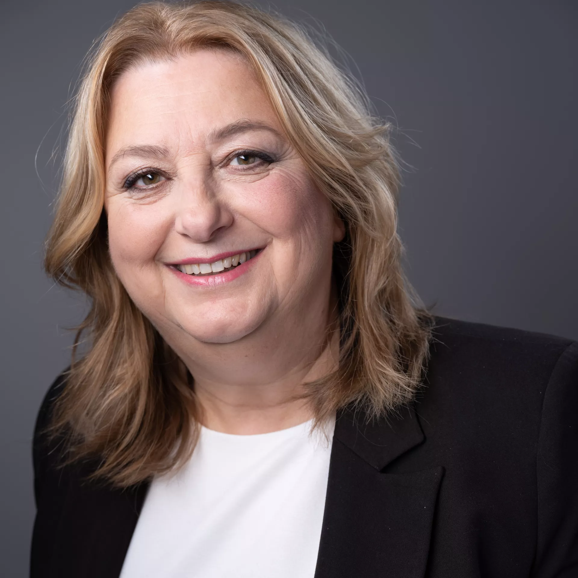 Linda Bakker, Paralegal, PlasBossinade